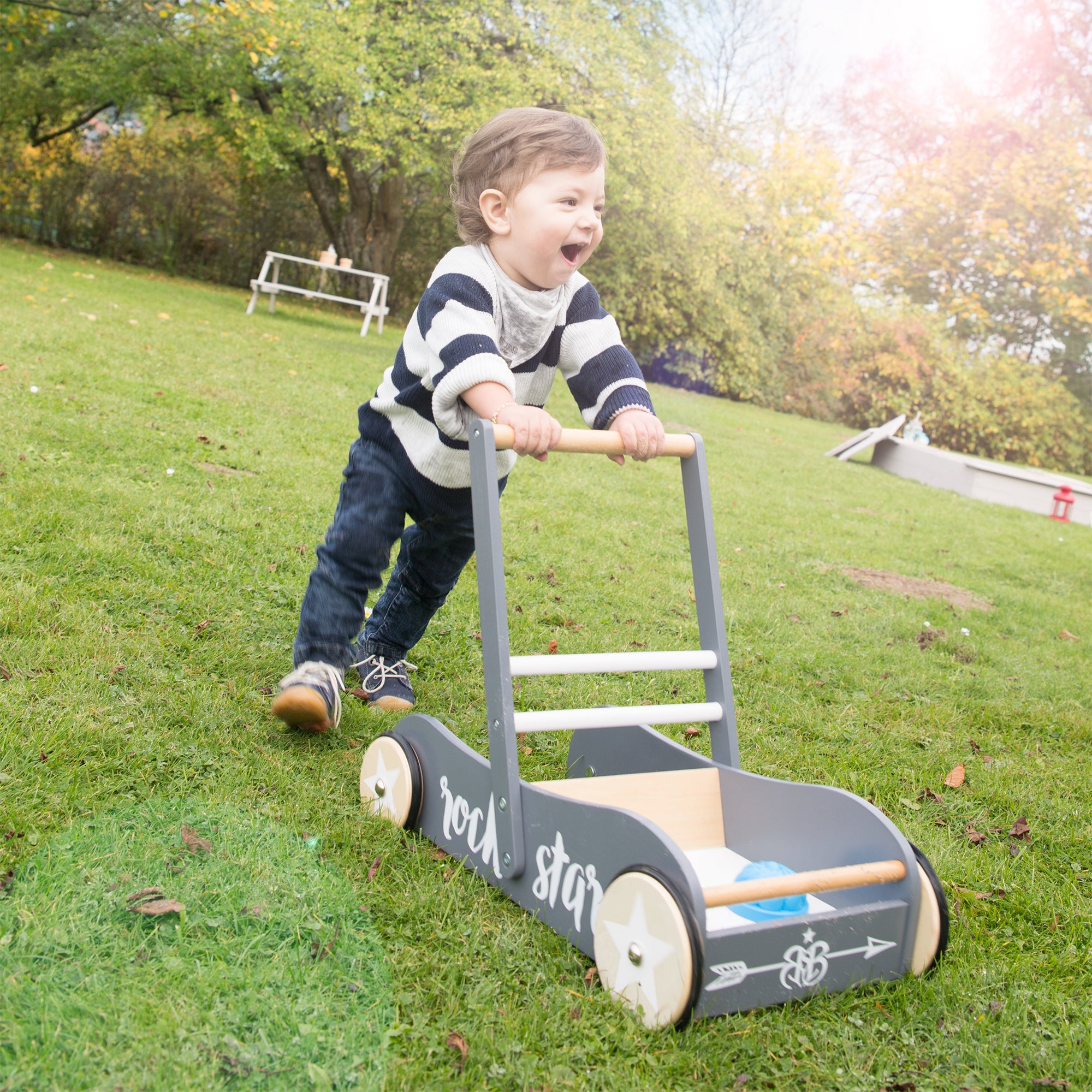 Lauflernhilfe für Babys in der Farbe grau mit Motiv