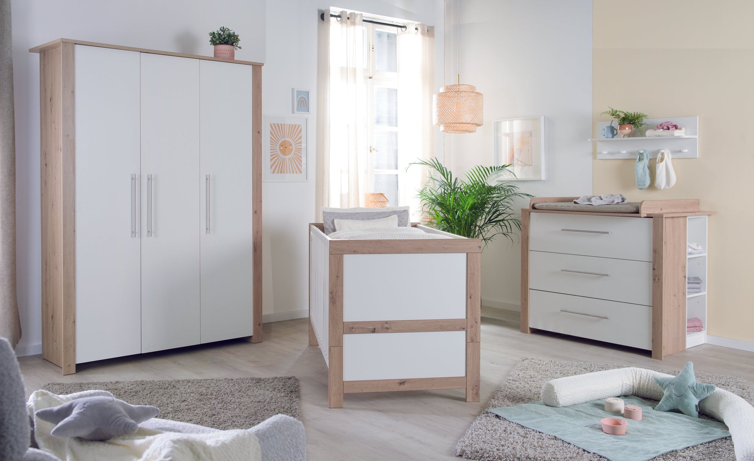 Modernes Kinderzimmer Malo in Weiß mit Rahmenoptik und trendigem Sonoma-Eiche-Sägerau-Dekor: Enthält ein Kombi-Kinderbett, eine Wickelkommode und einen Kleiderschrank für stilvolle Kinderzimmergestaltung