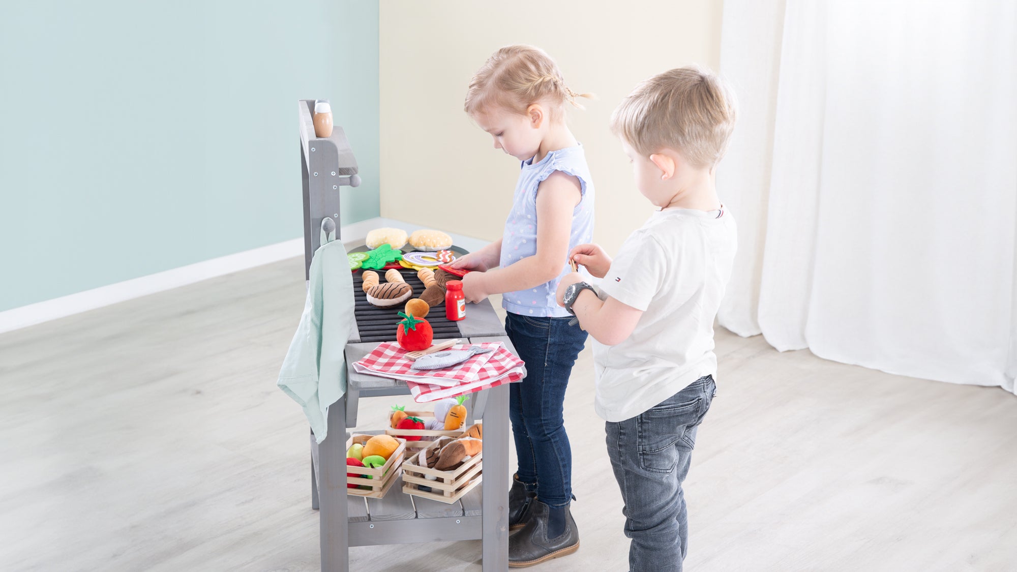 roba Spielküche Outdoor in Grau mit 2x Kindern
