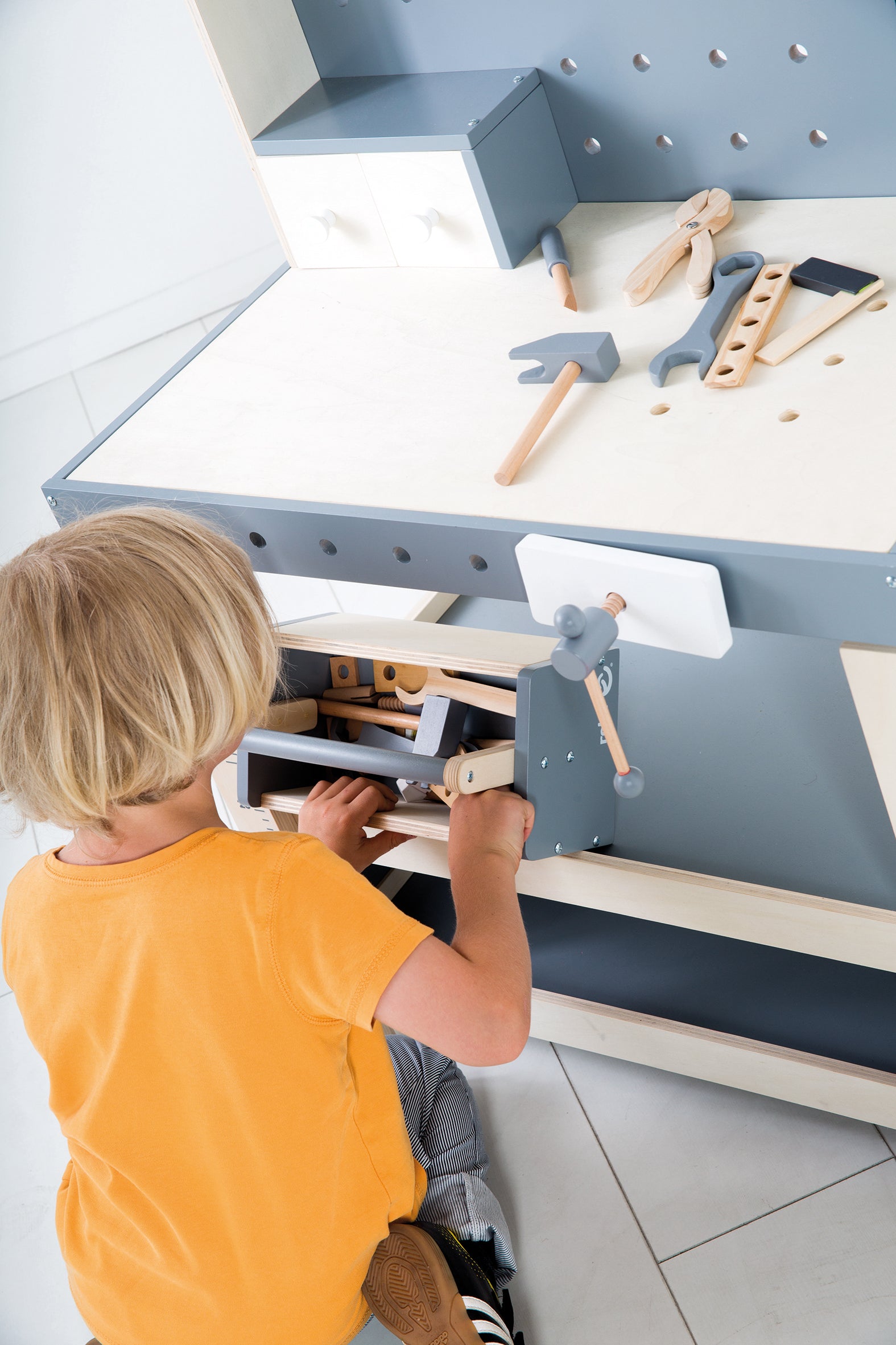 Kinder-Werkbank zum Spielen in Holz inklusive Zubehör