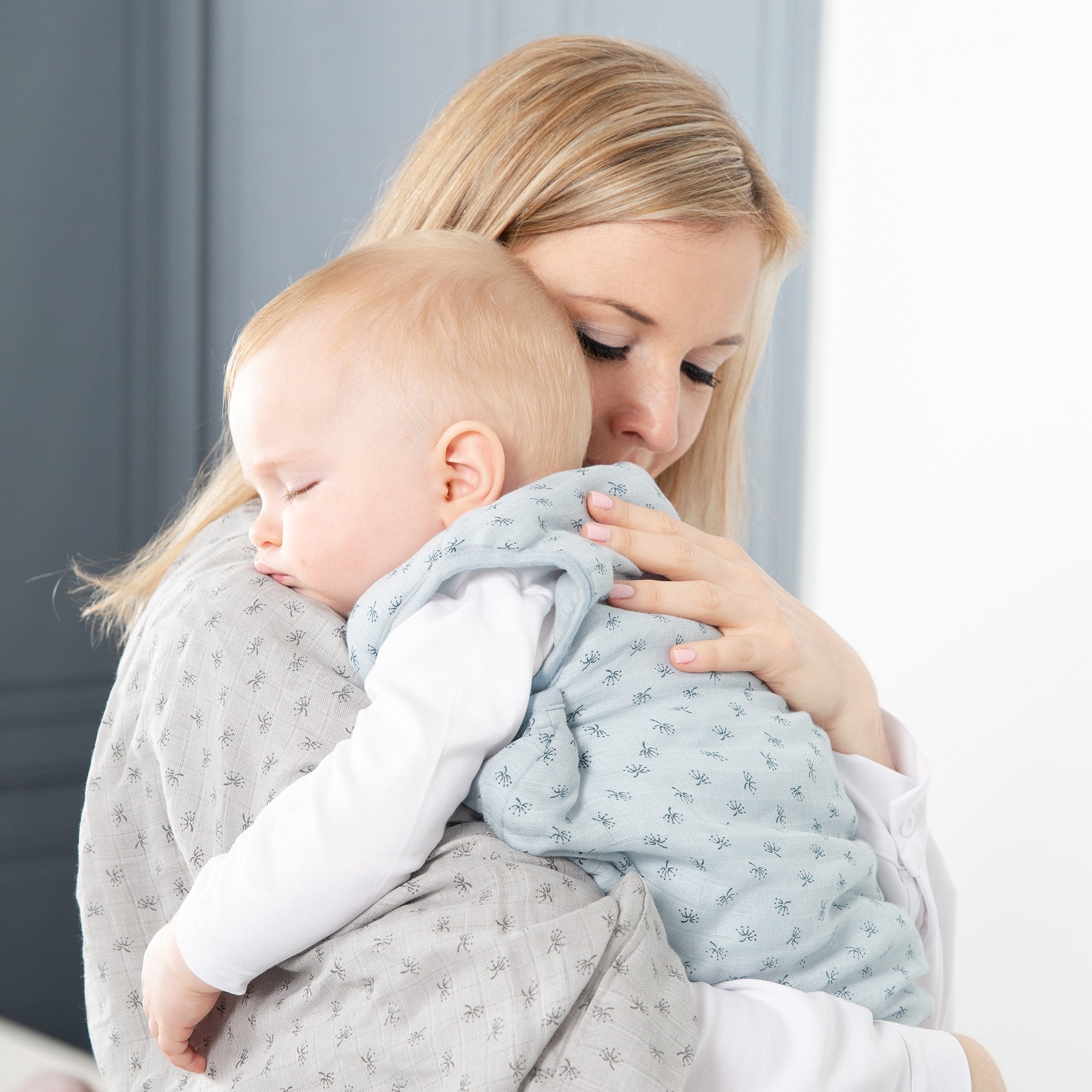 Babyschlafsack in Jersey hellblau mit Mutter