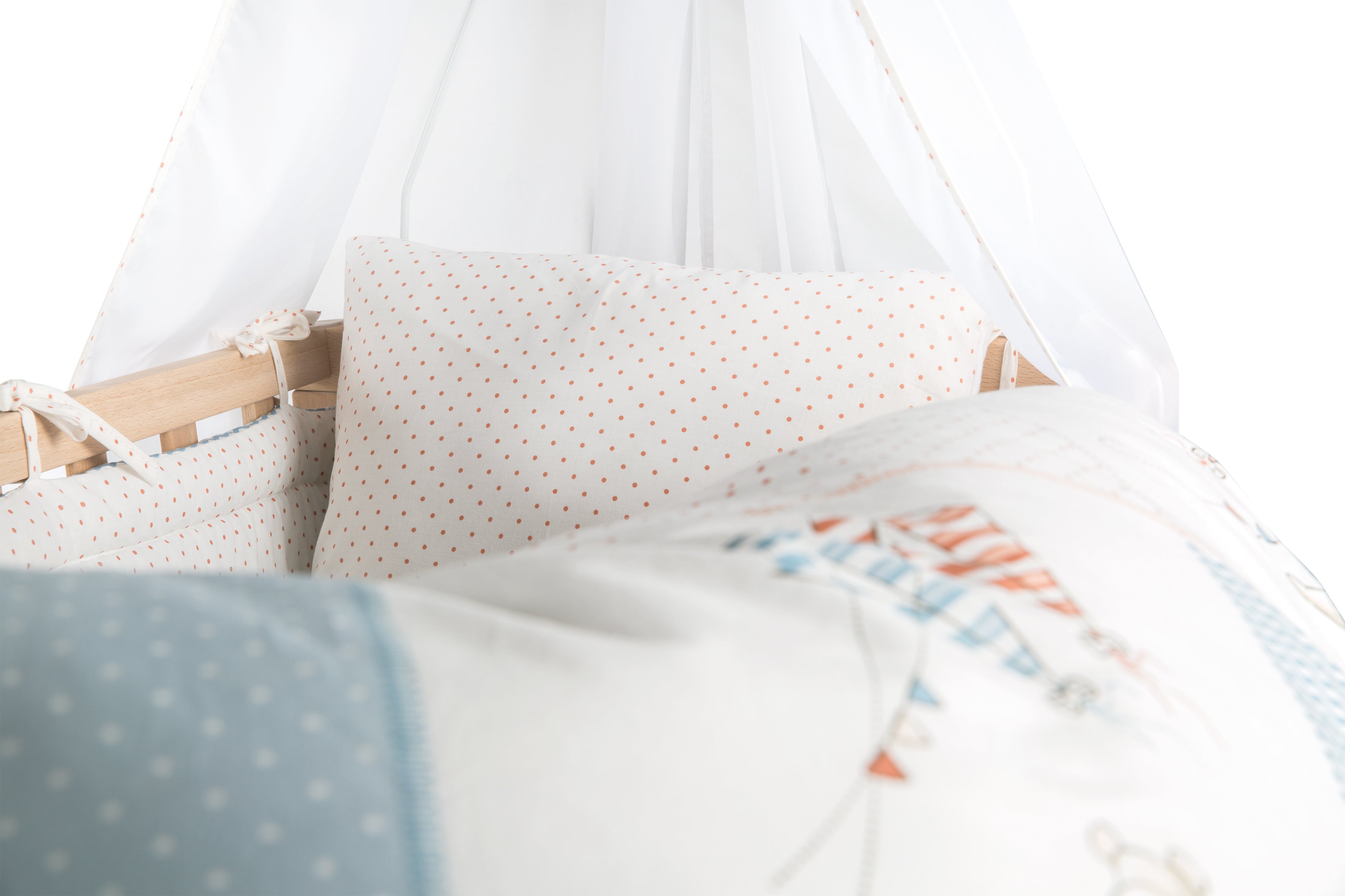 Verschiedene Stubenwagen mit Verstellfunktion, inklusive Nestchen, Himmel mit Himmelstange und Rollenset mit Bremsrollen