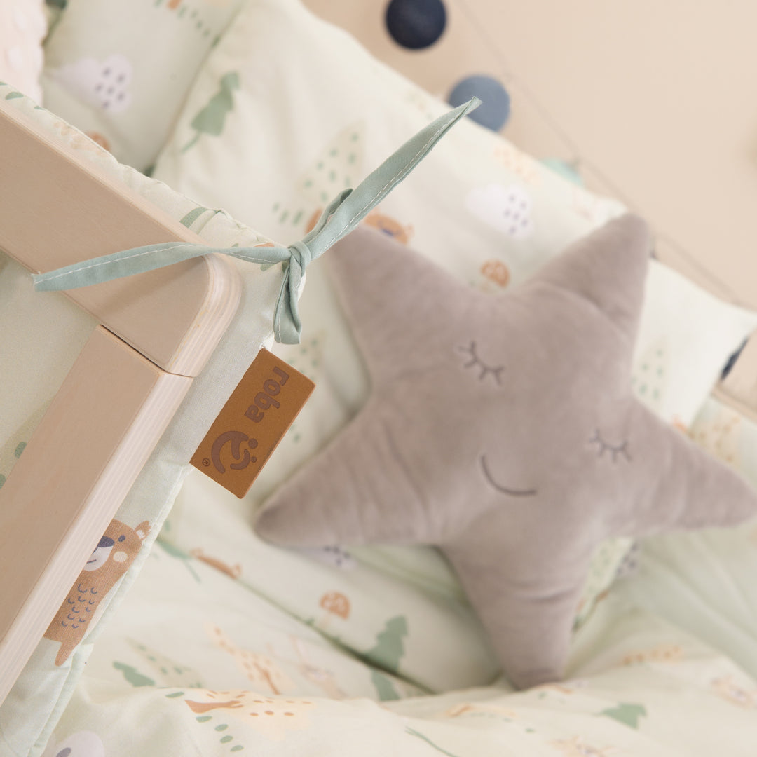 Crib Bumper 'Woodland Buddies' - For Baby Beds 60 x 120 to 70 x 140 cm - Pastel Green