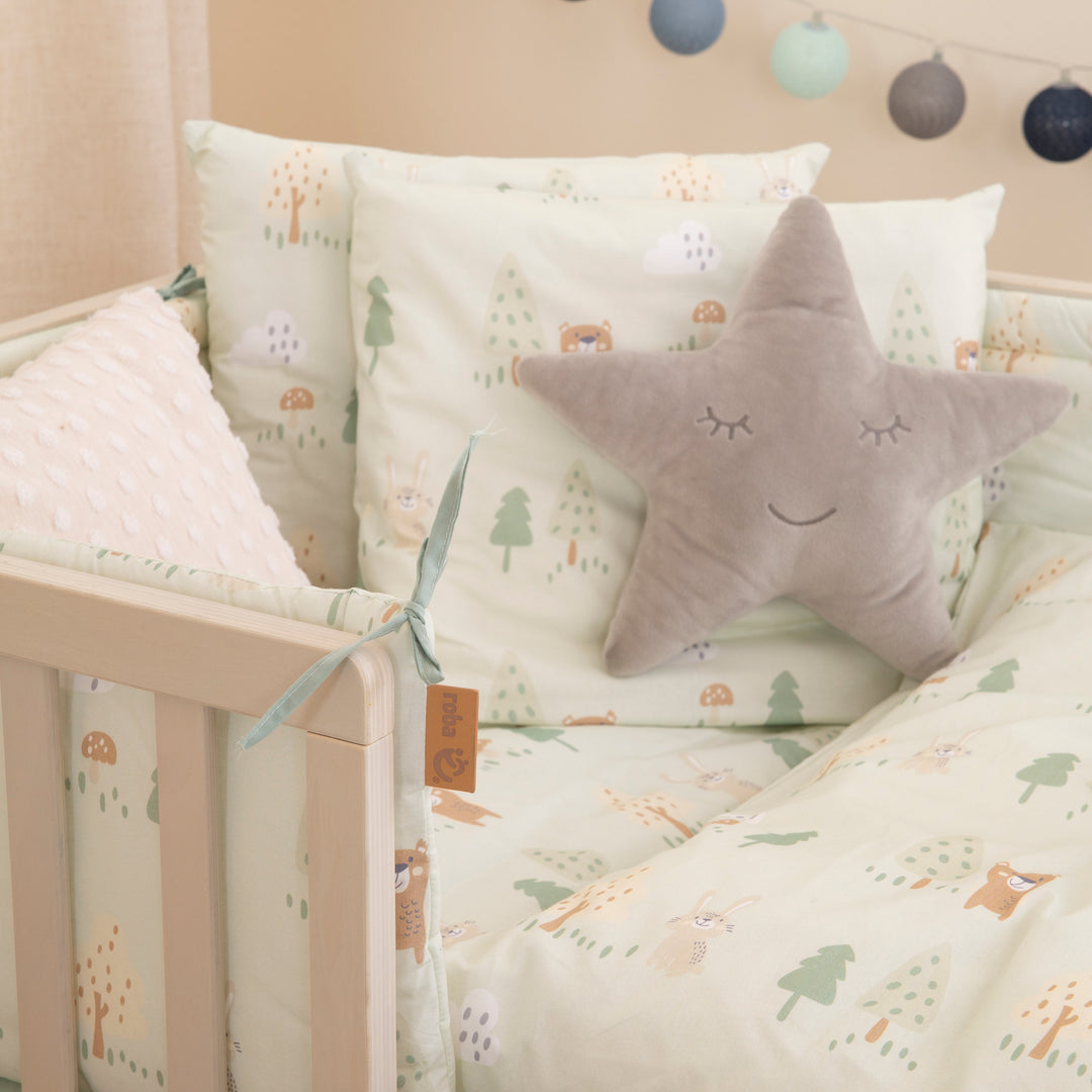 Crib Bumper 'Woodland Buddies' - For Baby Beds 60 x 120 to 70 x 140 cm - Pastel Green