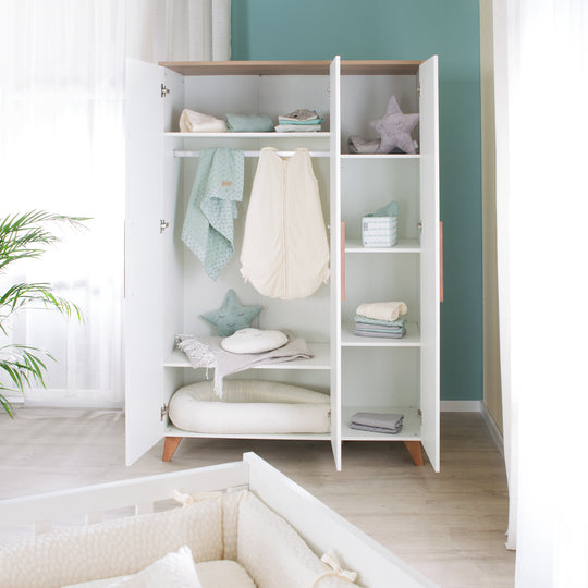 Armoire 'Ole' 3 portes avec poignées et pieds en bois - Blanc / Décor chêne