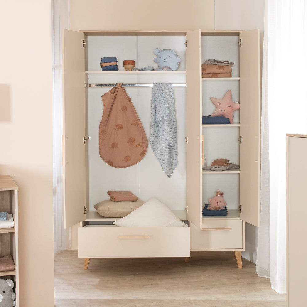 Armoire enfant 'Jil' 3 portes avec 2 tiroirs - Poignées en bois - Décor cashmere / chestnut