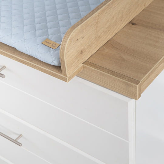 Cómoda para cambiar pañales 'Nele' ancha, con accesorio, 3 cajones, cornisa en 'Roble Artisan'