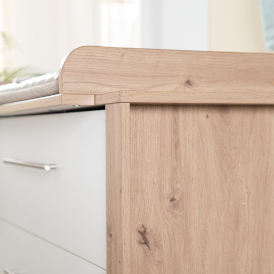 Cómoda para cambiar pañales 'Malo' - 3 cajones con tiradores de metal - Roble aserrado / Blanco