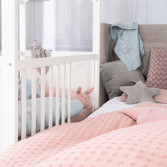 Lit cabane 2 en 1 - 60 x 120 cm - Lit bébé et cododo - Réglable en hauteur - Certifié FSC - Blanc