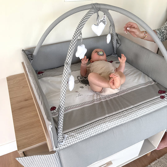 Nid de bébé 'Adam et Eule' 4 en 1, matelas à langer, couverture de jeu, centre d'activité et revêtement pour parc d'enfant