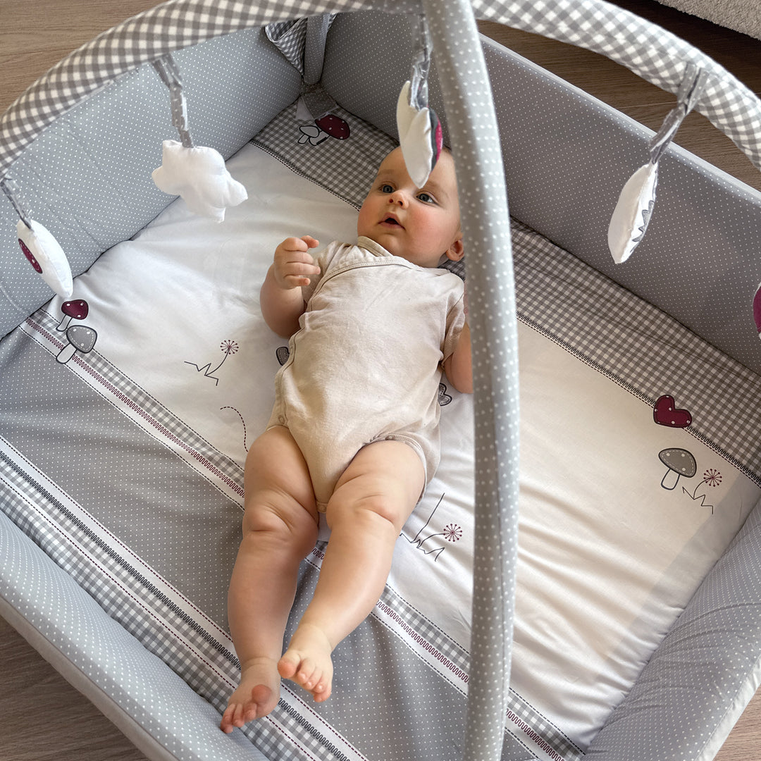 Nid de bébé 'Adam et Eule' 4 en 1, matelas à langer, couverture de jeu, centre d'activité et revêtement pour parc d'enfant