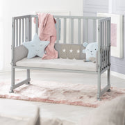 Culla next to me "safe asleep®" 2 in 1 con barriera "Little Stars", incl. materasso e riduttore