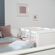 Letto fianco letto universale 60 x 120 cm, bianco, regolabile in altezza, 5 pioli, incl. rete a doghe
