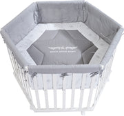 Box per bambini "Rock Star Baby", box esagonale incl. cuscinetti di protezione e ruote, legno bianco