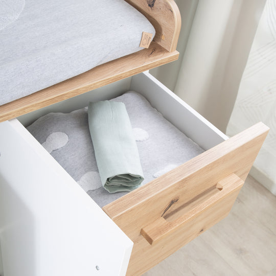 Furniture Set 'Lion' 2-Piece - Convertible Children's Bed 70x140 cm + Wide Changing Table - White - Decor 'Artisan Oak'