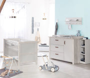 Juego de habitación infantil 'Mila', incluye cama para bebé / niño 70 x 140 cm y cambiador, gris / blanco