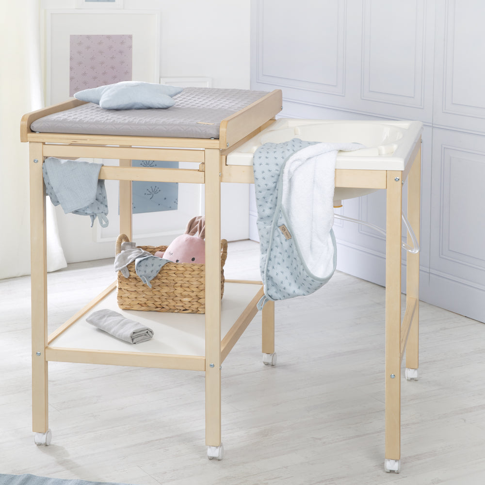 Combinación de bañera y cambiador 'Baby Pool' bicolor con almohadilla de cambio 'roba Style'