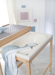 Table à langer avec baignoire "Baby Pool" bicolore avec matelas à langer "roba Style"