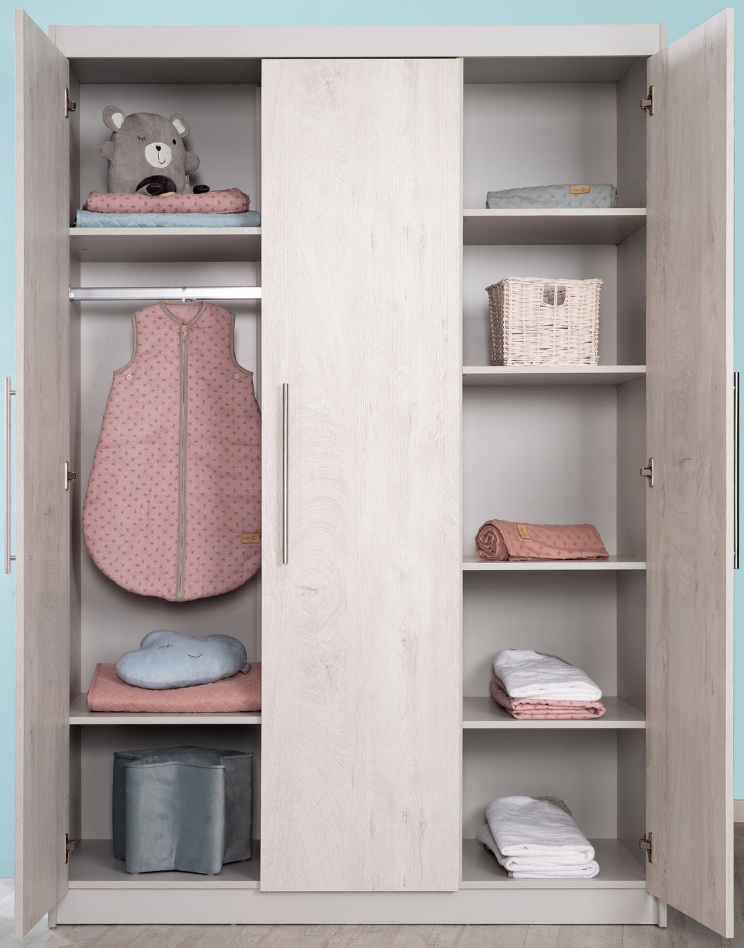 Ensemble de chambre d'enfant 'Maren 2' - Lit 70 x 140 + Commode à langer étroite + Armoire à 3 portes - Gris clair / Chêne cérusé