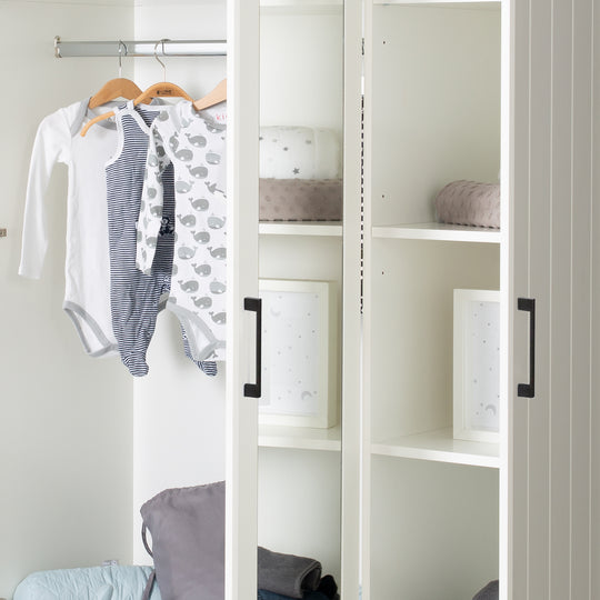 Conjunto de habitación infantil 'Sylt' 3 piezas, incluye cuna convertible 70 x 140 cm, cómoda con cambiador y armario