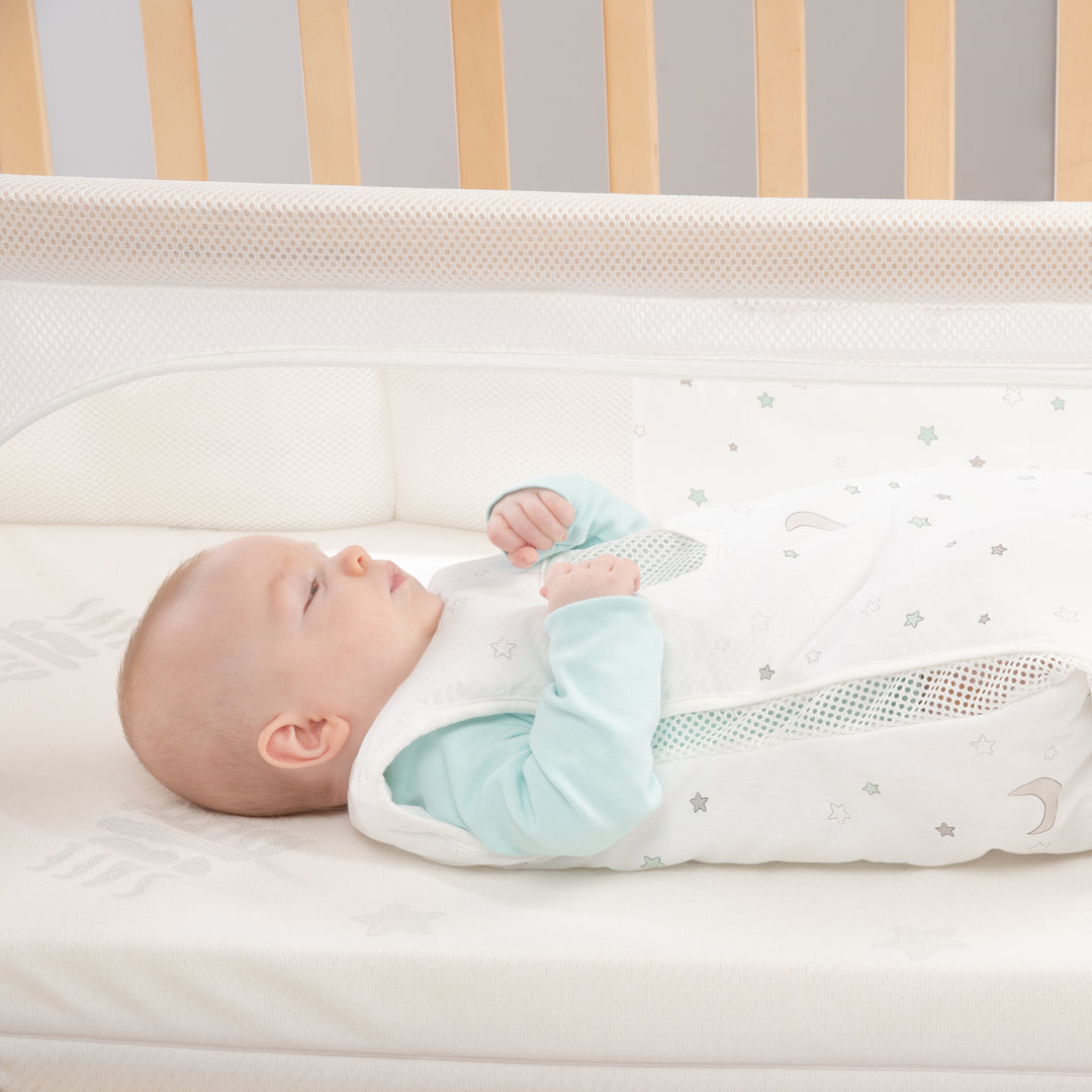 Cuna 'safe asleep®', 60 x 120 cm 'Sternenzauber', cuna de lado al lecho de los padres con equipamiento, natural
