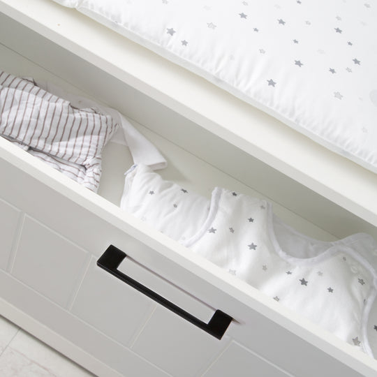 Conjunto de habitación infantil 'Sylt' 3 piezas, incluye cuna convertible 70 x 140 cm, cómoda con cambiador y armario