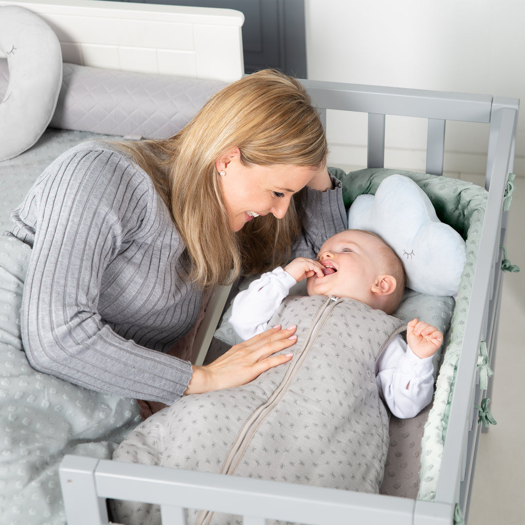 Protector orgánico 'Lil Planet', algodón orgánico, para camas de 60 x 120 - 70 x 140 cm, frosty green