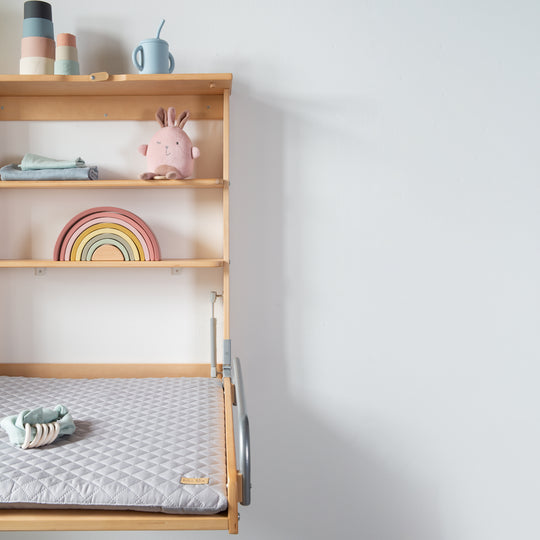 Estante de pared para cambiar pañales natural + Almohadilla para cambiar pañales 'roba Style gris' - Plegable y ahorrador de espacio