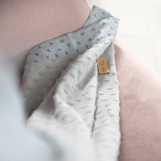 Couverture bio 'Lil Planet' 80 x 80 cm - Pois éponge - Coton biologique GOTS - Bleu clair