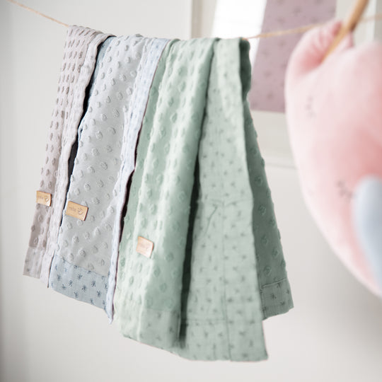 Couverture bio 'Lil Planet' 80 x 80 cm - Pois éponge - Coton biologique GOTS - Vert givré