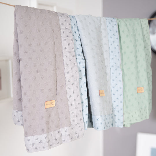 Couverture bio 'Lil Planet' 80 x 80 cm - Pois éponge - Coton biologique GOTS - Vert givré