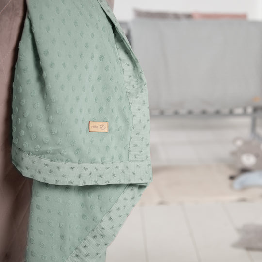 Couverture bio 'Lil Planet' 80 x 80 cm - Pois éponge - Coton biologique GOTS - Vert givré