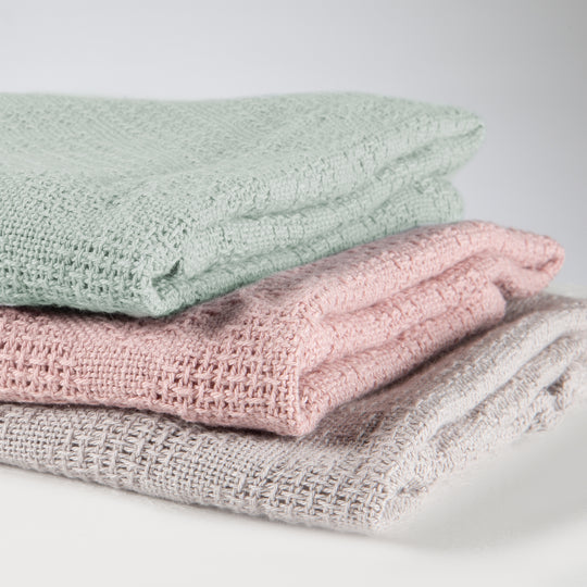 Couverture bébé 'Lil Planet' 80 x 80 cm - Aspect tricoté - Coton biologique GOTS - Vert givré