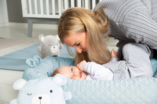 Nid d'ange 'roba Style' avec visage d'ours 'Benny' - Nid douillet - Bleu clair