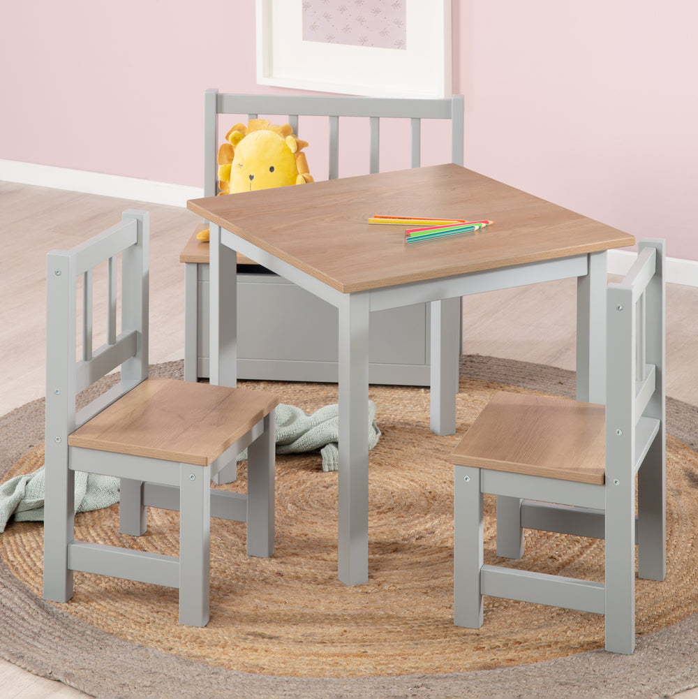 Kindersitzgruppe 'Woody' - 2 Stühle & 1 Tisch - Taupe lackiert - Holzdekor
