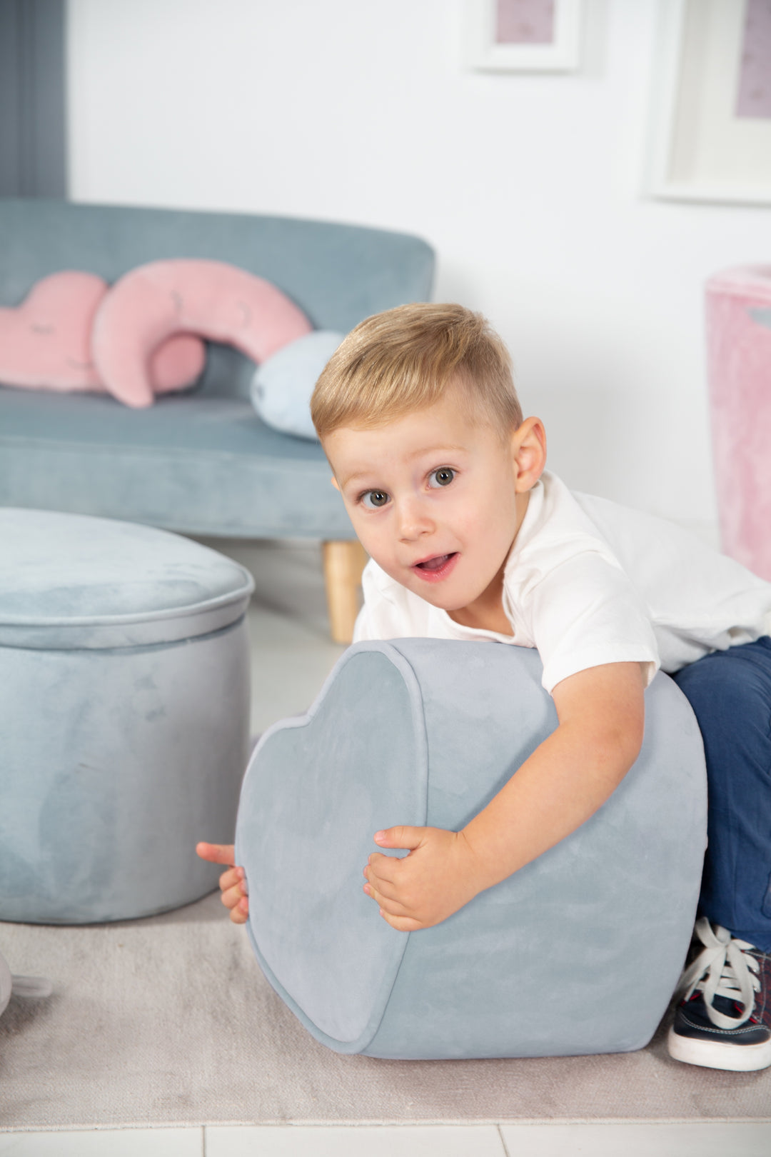 Tabouret enfant 'Lil Sofa' en forme de coeur - Confortable - Recouvert de velours bleu clair