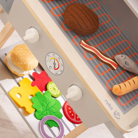 BBQ-Grill aus Holz, mit 14-teiligem Stoffzubehör, Spielzeug Barbecue Grill, ab 3 Jahren