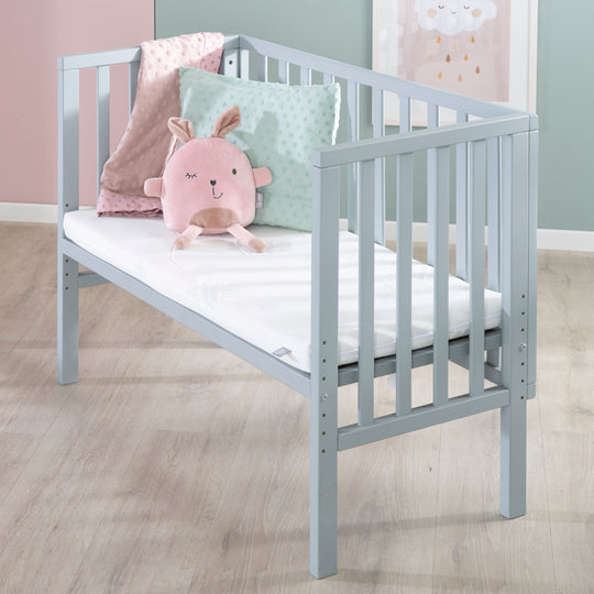 Cuna de colecho 2 en 1 'safe asleep®' con barrera y colchón - Para todas las alturas de cama de los padres - Madera taupe