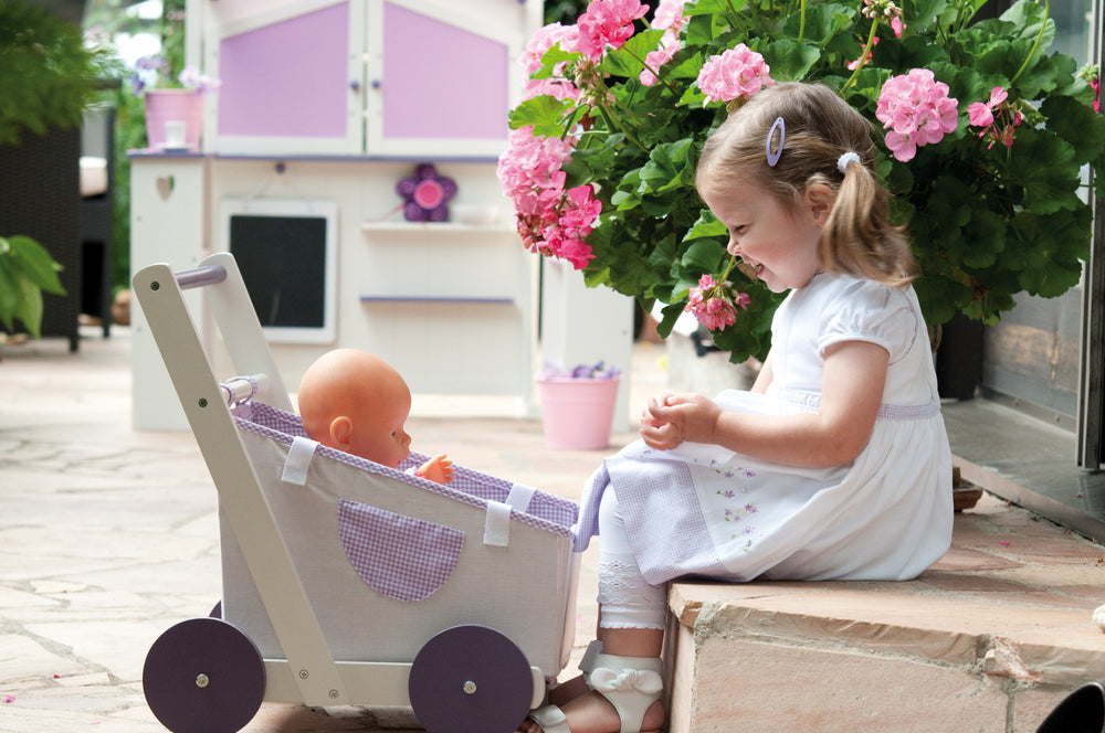 Poussette de poupée 'Fienchen' lilas/blanc, transformable en couffin, équipement inclus