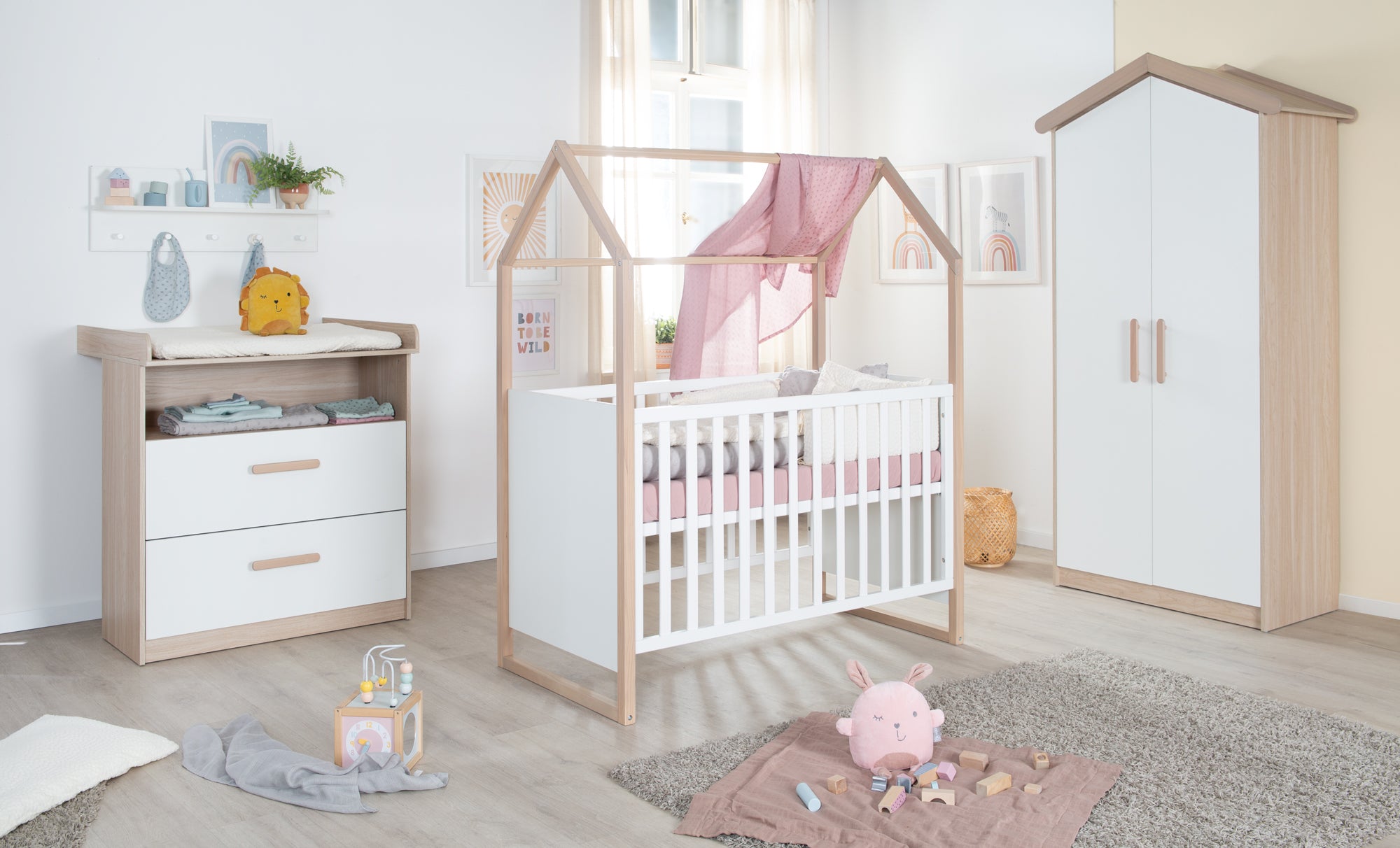Vorschaubild Möbelkollektion Cabane im Milieu - 3-teiliges Set mit Hausbett, Wickelkommode und Kinderkleiderschrank in Hausform - Weiß / Dekor Eiche hell
