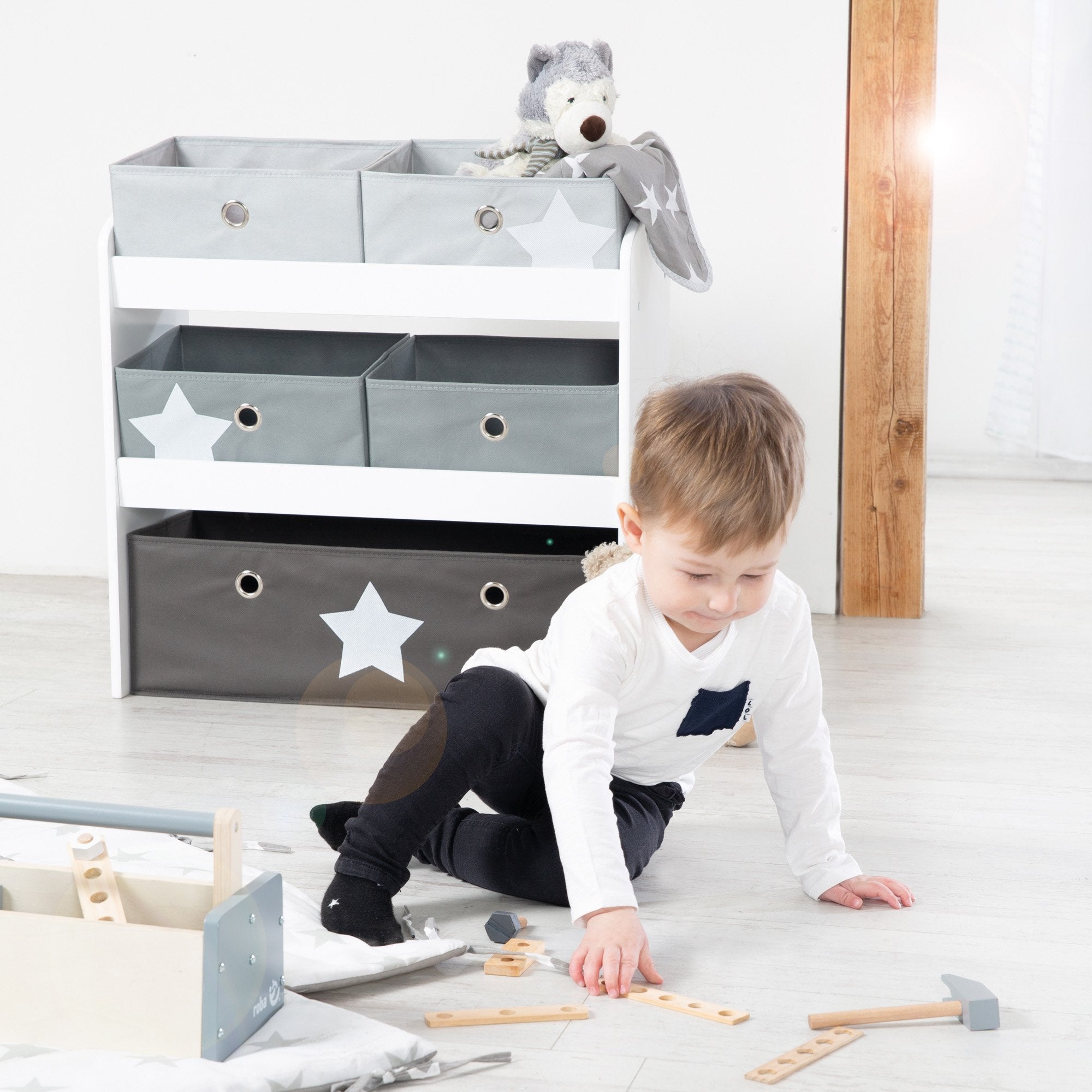 Spielregal für Kinder in grau und weiß mit Sternen-Motiv