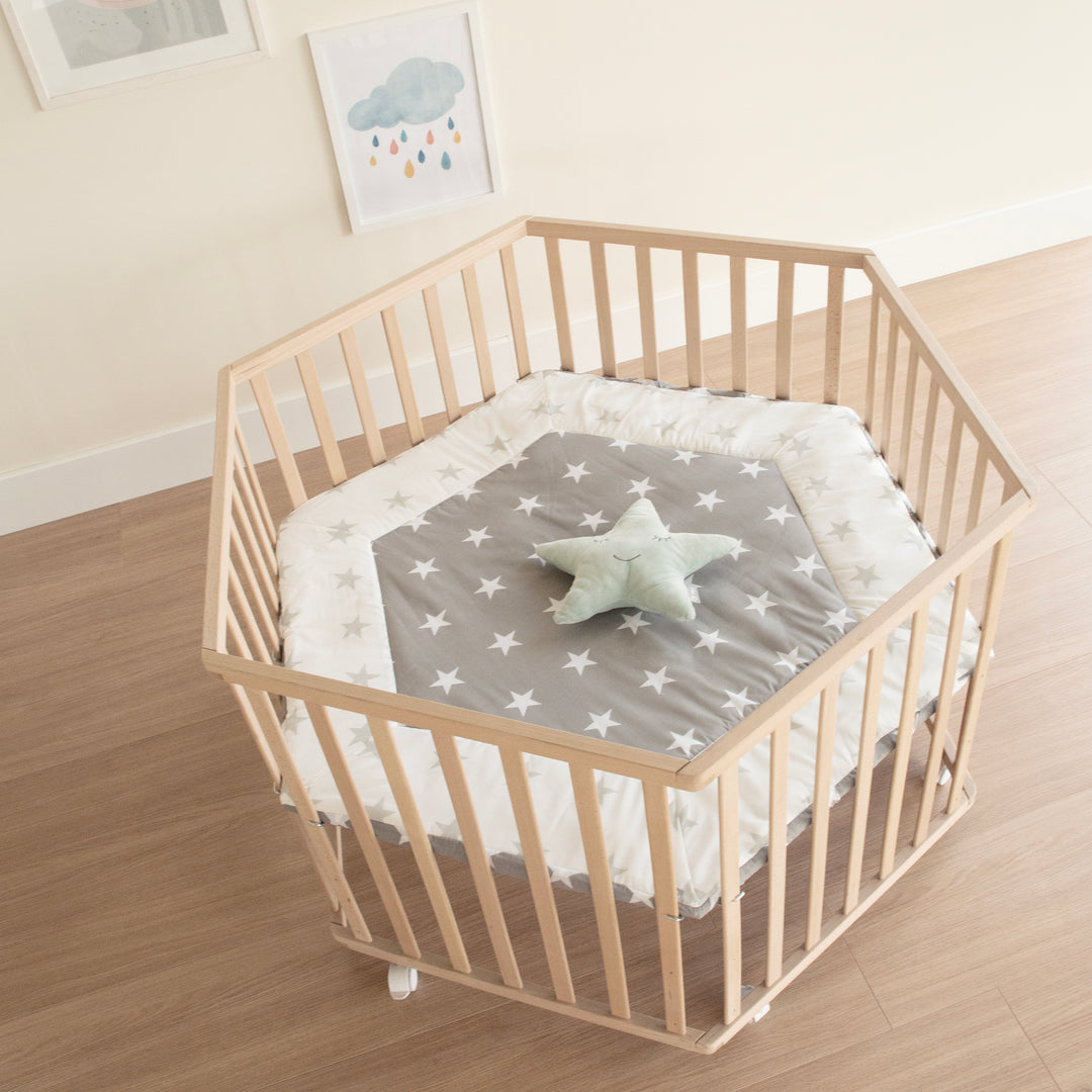 Parc hexagonal avec tapis au motif 'Little Stars' - Réglable en hauteur - Bois naturel