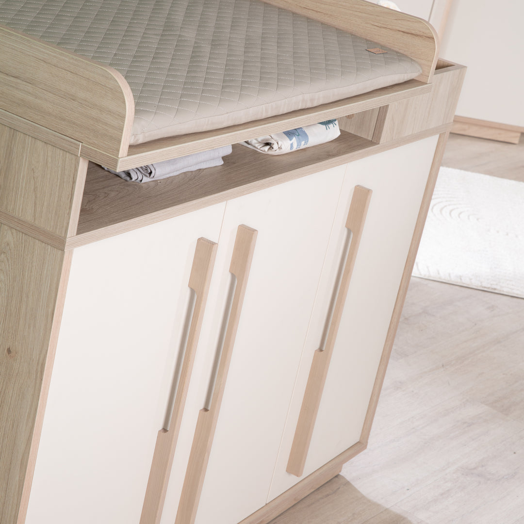 Chambre bébé 'Elva' 3 pcs – Étagères ouvertes & Fermeture Soft-Close – Cachemire / Noyer Virginia