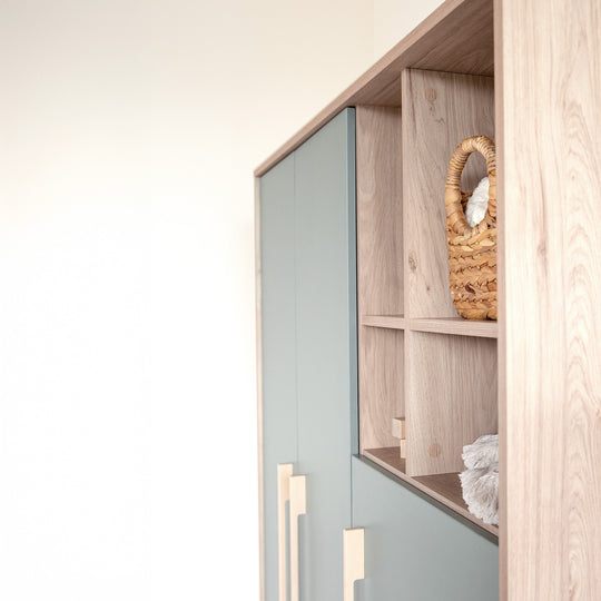 Chambre bébé 'Selva' 3 pc – Étagères ouvertes & Fermeture Soft-Close – Vert Reed / Noyer Virginia