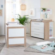 Set di mobili 'Malo' - Lettino per bambini 70 x 140 cm e Fasciatoio - Bianco / Decorazione in rovere