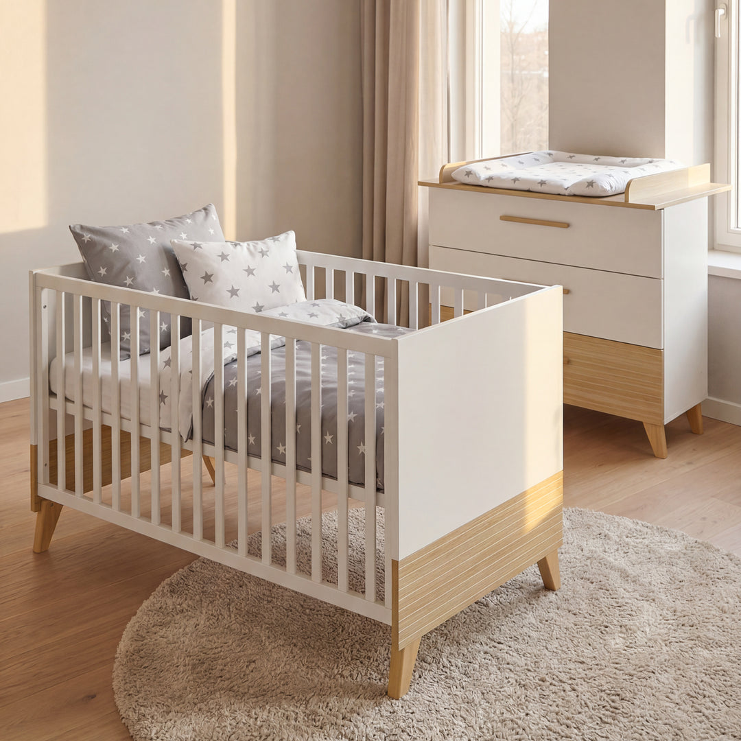 Möbelset 'Theo' 2-teilig - Umbaubares Babybett 70x140 + Wickelkommode - Weiß / Eiche