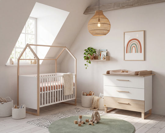Babyzimmerset 'Noah' 3-teilig mit Hausbett in 60x120 cm - Weiß / Tristan Eiche – Milieubild (22/25)