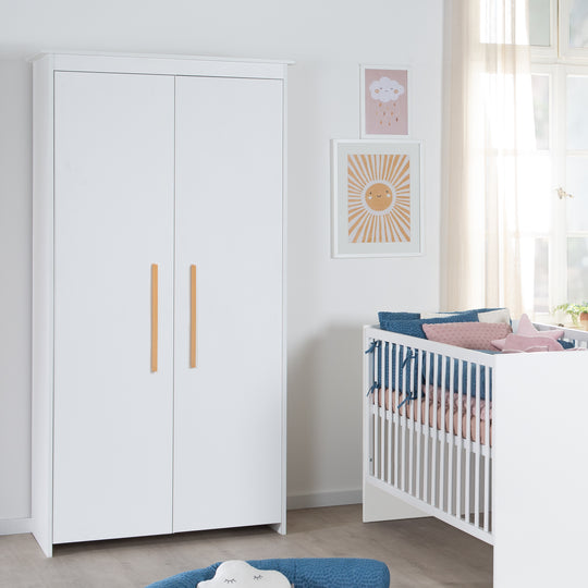 Kleiderschrank 'Lilo' 2-türig mit Massivholzgriffe - Holz weiß lackiert