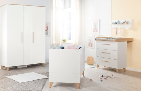 Kleiderschrank 'Leon' 2,5-türig - Soft-Close Türen & Massivholzfüße - Weiß / Othello Eiche