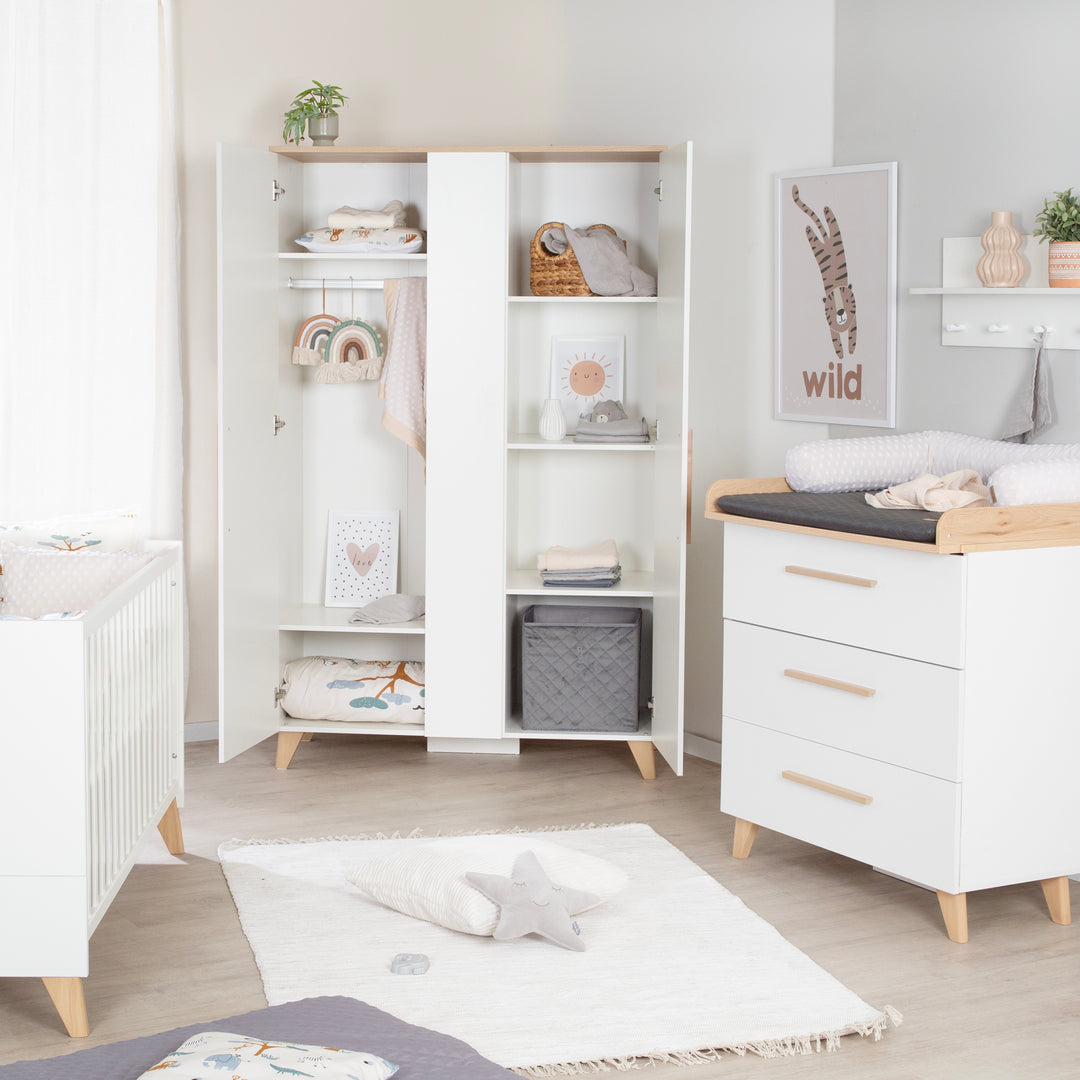 Kleiderschrank 'Leon' 2,5-türig - Soft-Close Türen & Massivholzfüße - Weiß / Othello Eiche